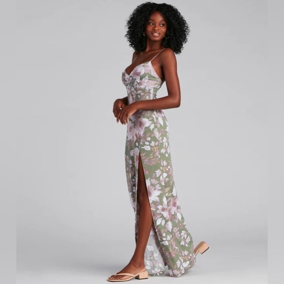 Windsor Dresses & Skirts - Windsor dress sage green floral maxi dress side slit size Medium new with tags l
